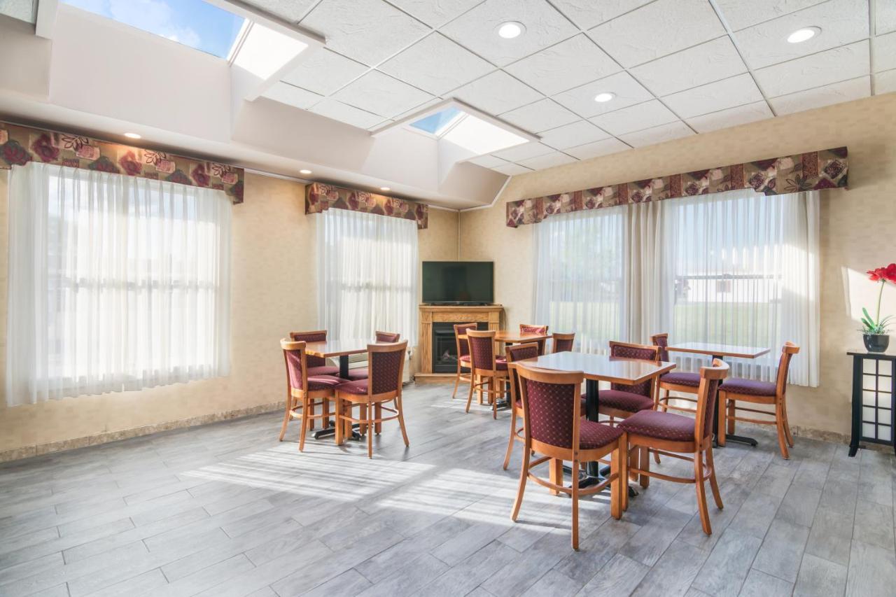 Rodeway Inn Weedsport Buitenkant foto