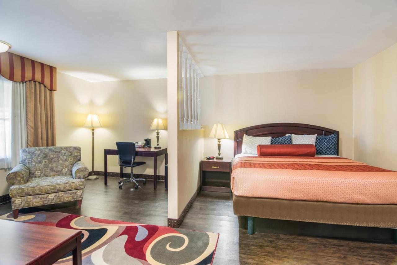 Rodeway Inn Weedsport Buitenkant foto