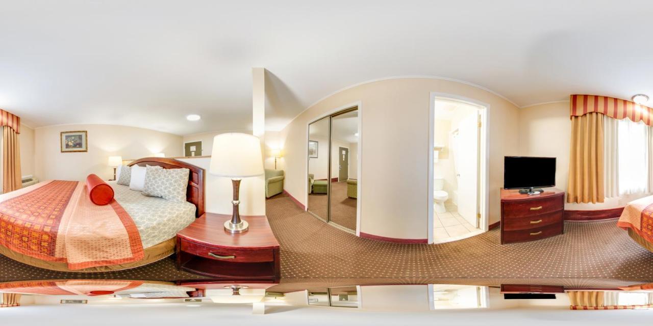Rodeway Inn Weedsport Buitenkant foto