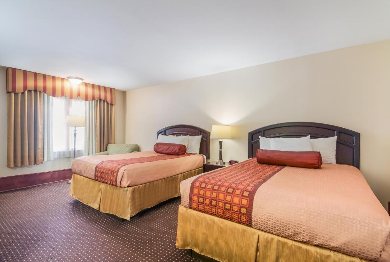 Rodeway Inn Weedsport Buitenkant foto