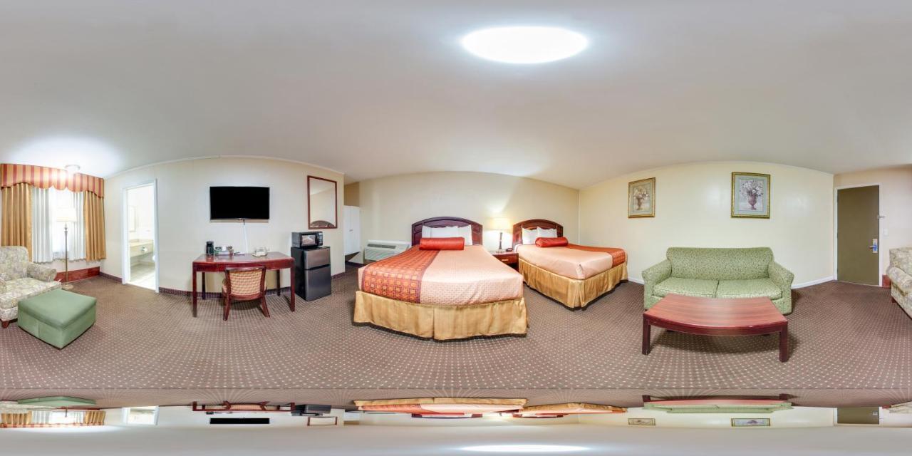 Rodeway Inn Weedsport Buitenkant foto