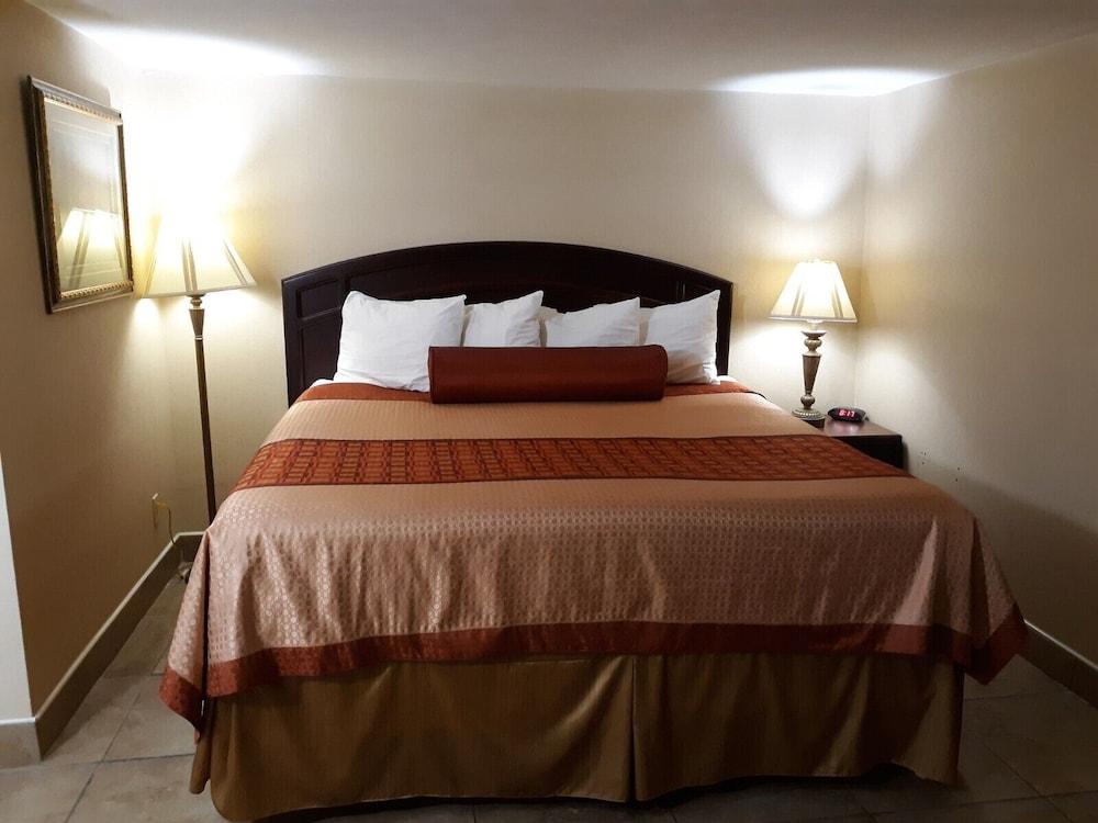 Rodeway Inn Weedsport Buitenkant foto