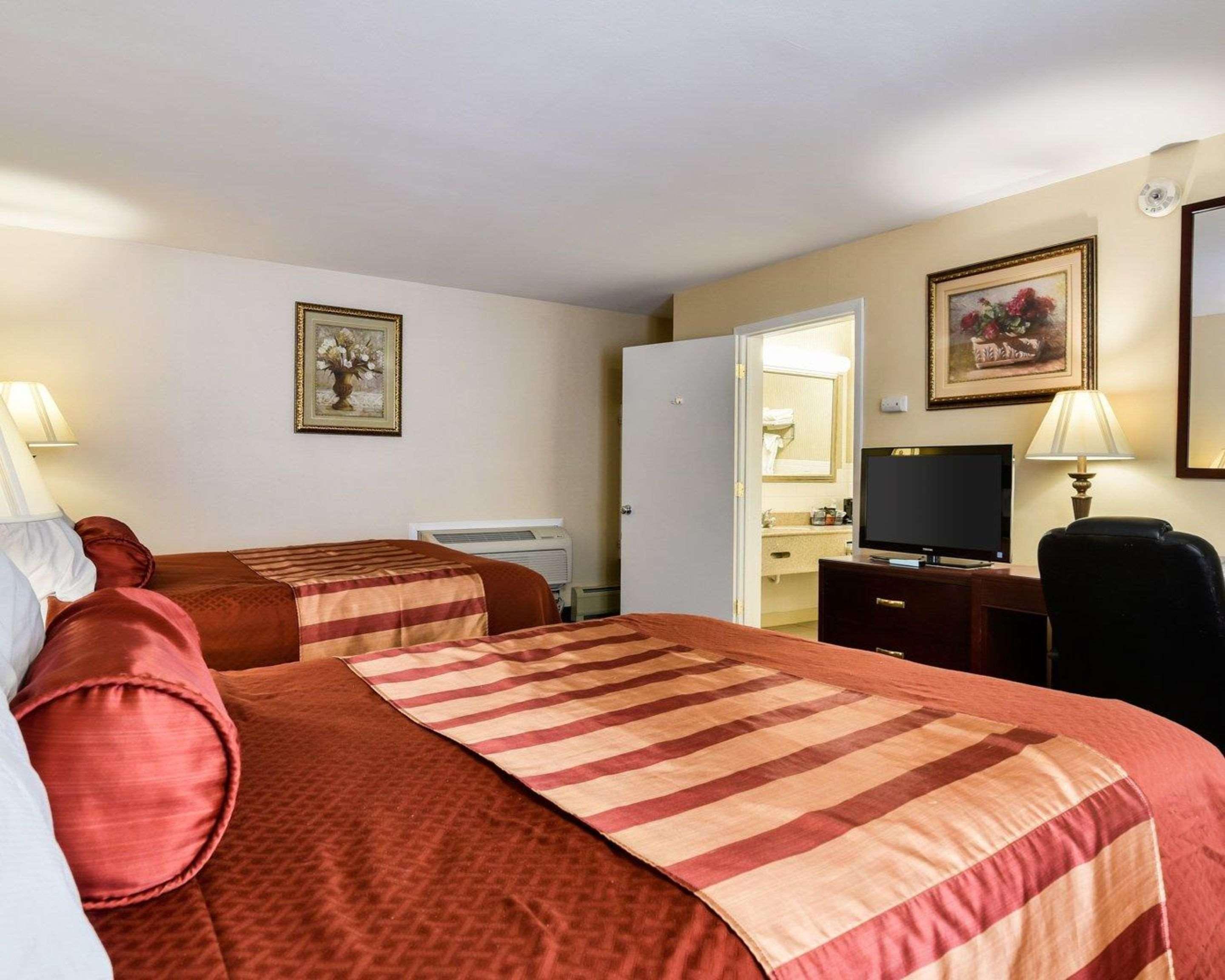 Rodeway Inn Weedsport Buitenkant foto