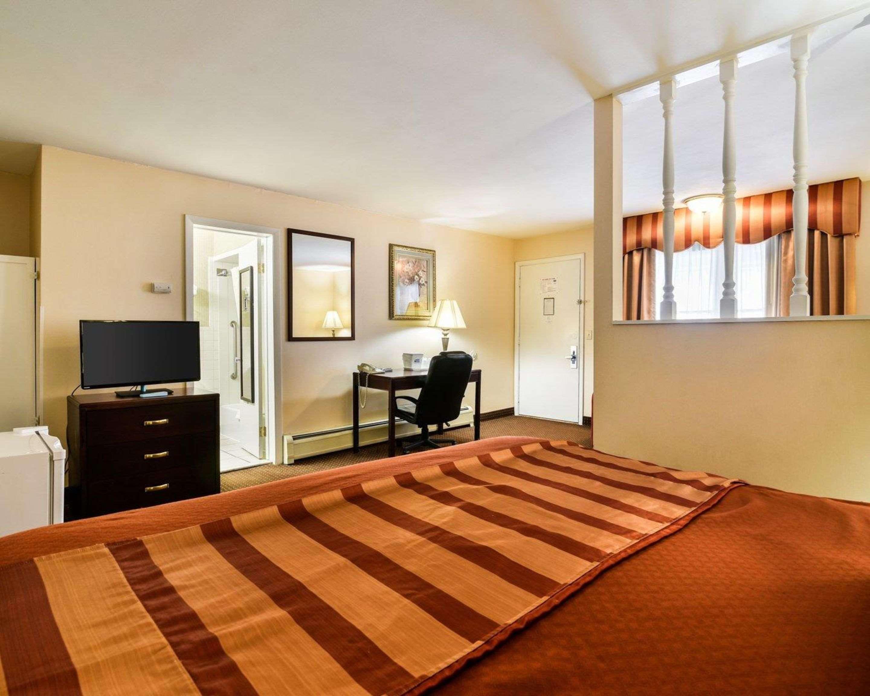 Rodeway Inn Weedsport Buitenkant foto