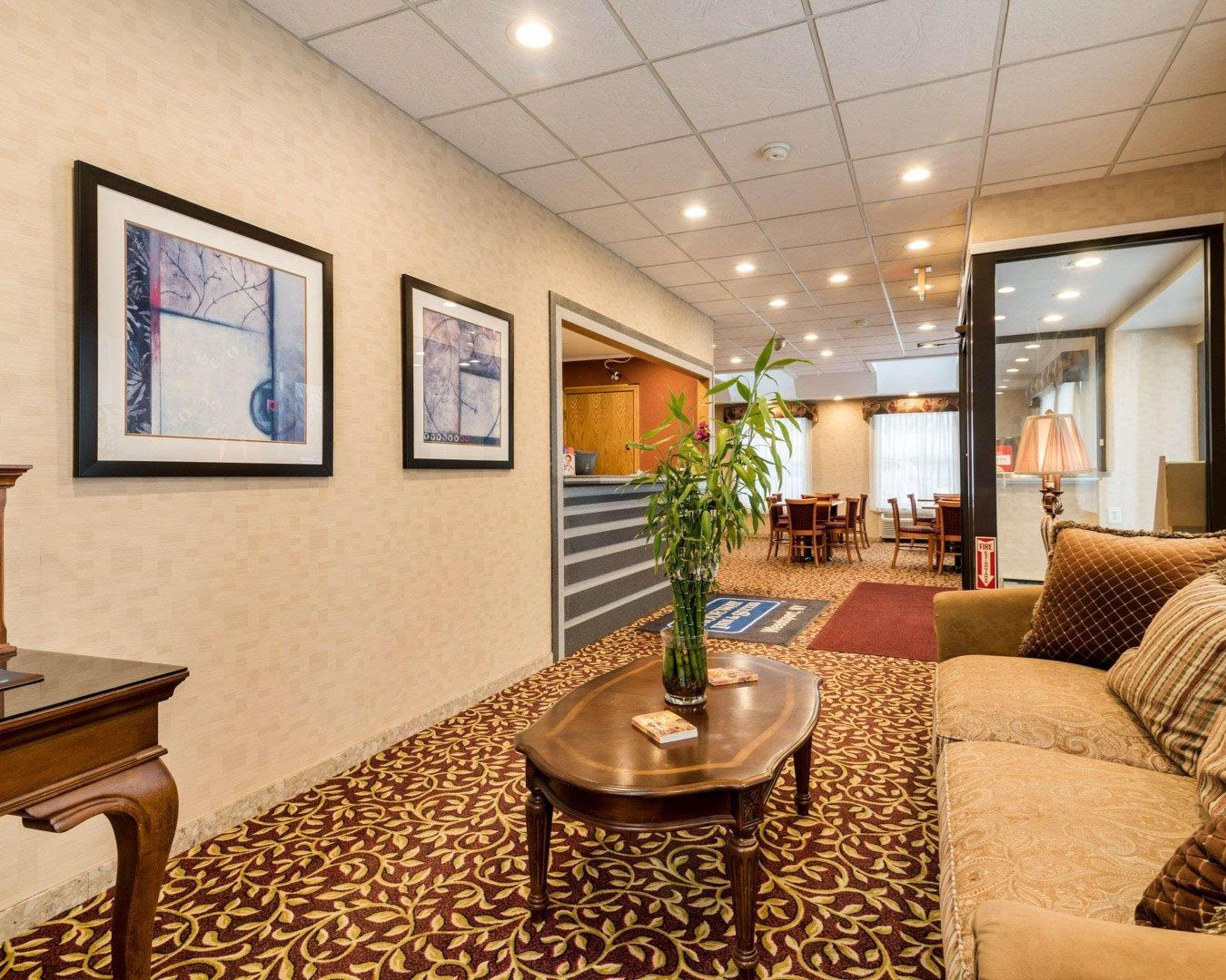 Rodeway Inn Weedsport Buitenkant foto