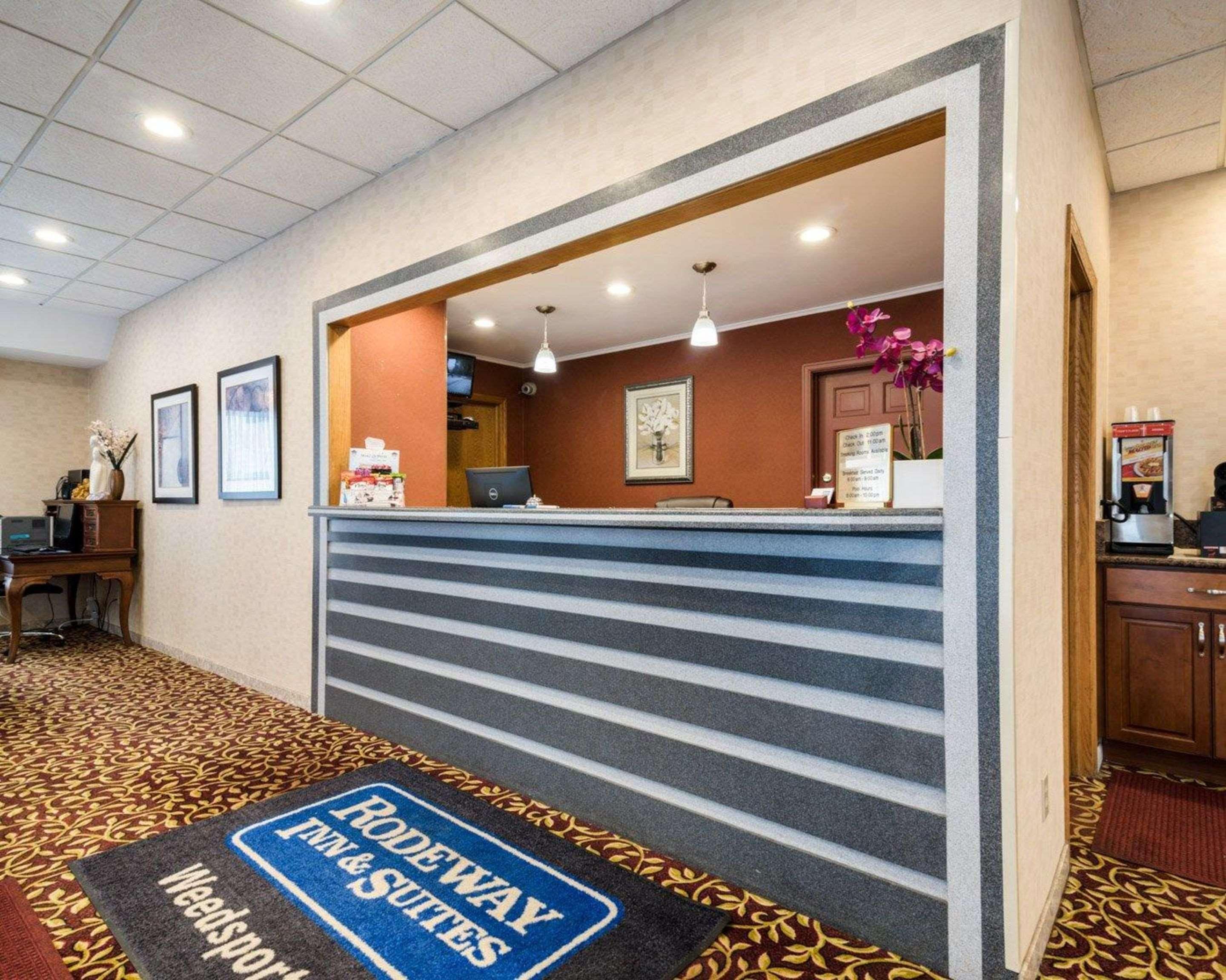 Rodeway Inn Weedsport Buitenkant foto
