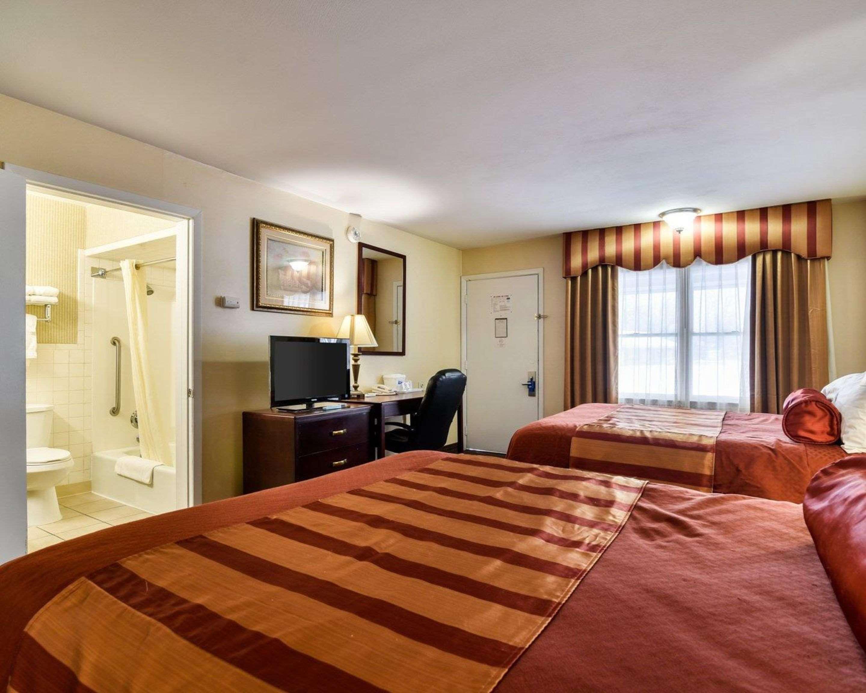 Rodeway Inn Weedsport Buitenkant foto